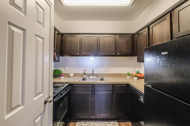 5900 N Braeswood Blvd 254, Houston, TX 77074