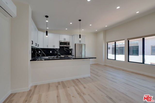 928 N San Vicente Boulevard 209, West Hollywood, CA 90069