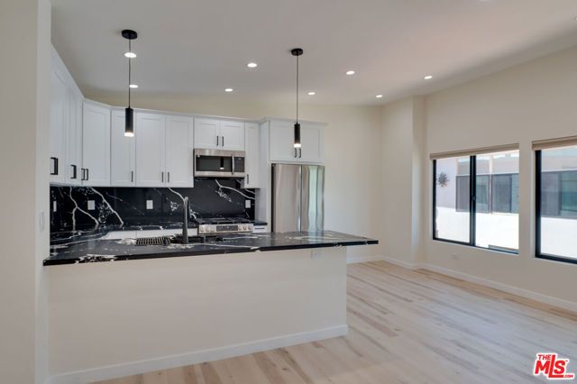 928 N San Vicente Boulevard 209, West Hollywood, CA 90069