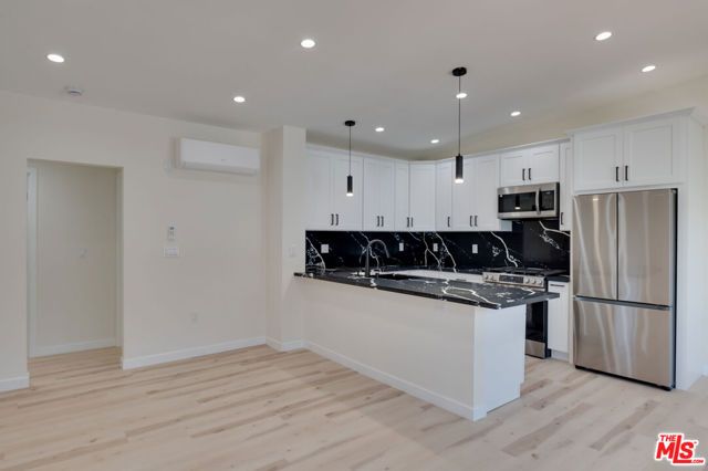 928 N San Vicente Boulevard 209, West Hollywood, CA 90069