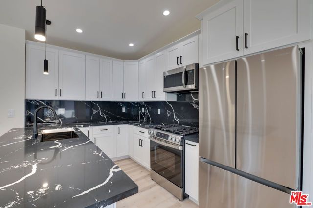 928 N San Vicente Boulevard 209, West Hollywood, CA 90069