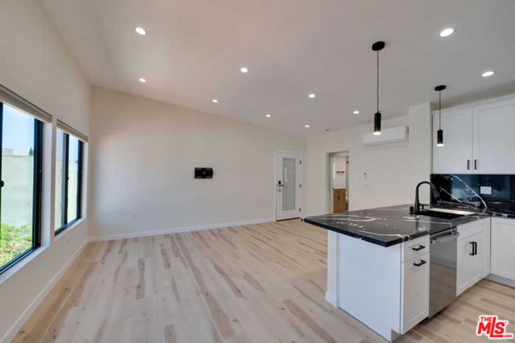 928 N San Vicente Boulevard 209, West Hollywood, CA 90069