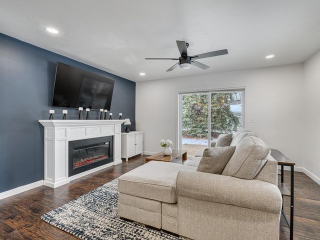 810 98th Avenue NW 106NW, Coon Rapids, MN 55433