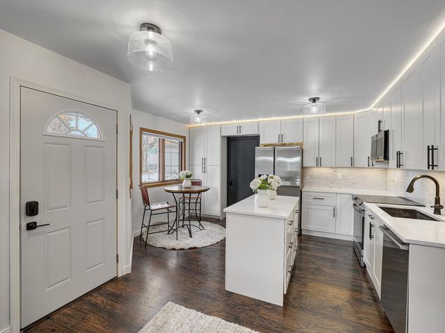 810 98th Avenue NW 106NW, Coon Rapids, MN 55433