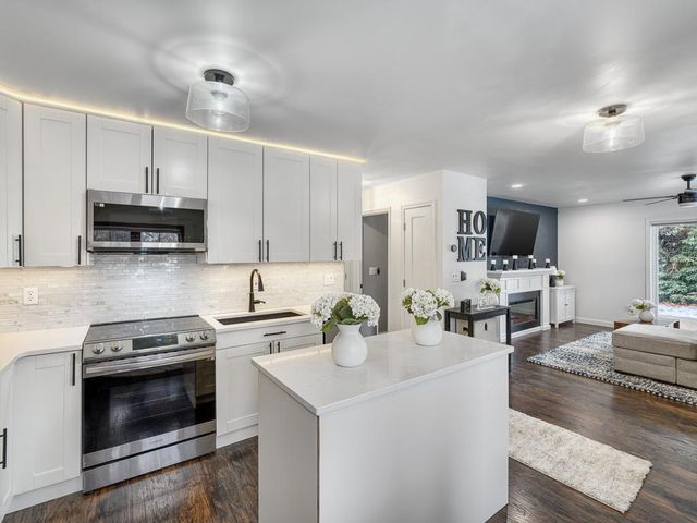 810 98th Avenue NW 106NW, Coon Rapids, MN 55433