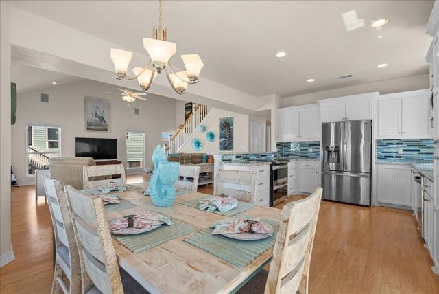 314 Windward Way, Tiki Island, TX 77554