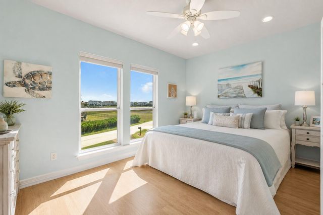314 Windward Way, Tiki Island, TX 77554