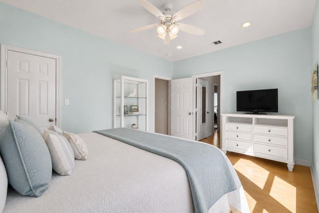 314 Windward Way, Tiki Island, TX 77554