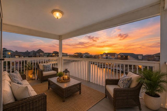 314 Windward Way, Tiki Island, TX 77554