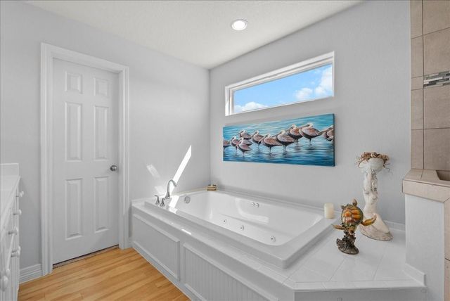 314 Windward Way, Tiki Island, TX 77554