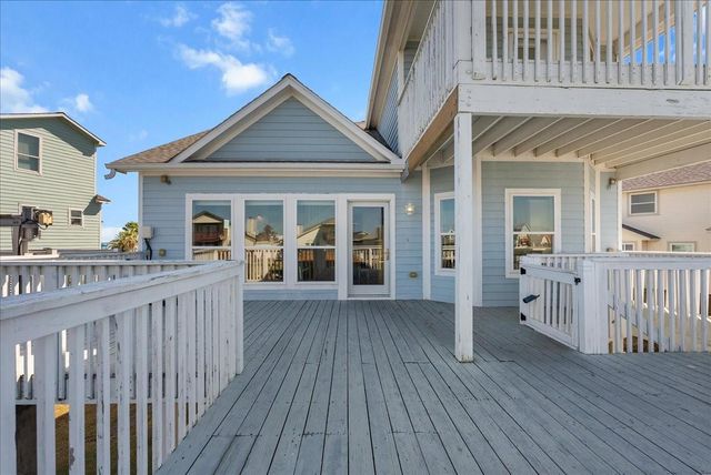 314 Windward Way, Tiki Island, TX 77554