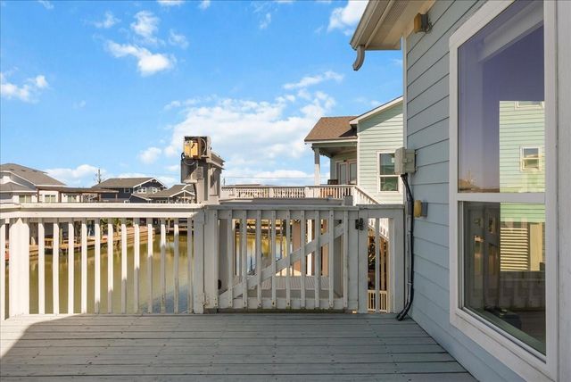 314 Windward Way, Tiki Island, TX 77554