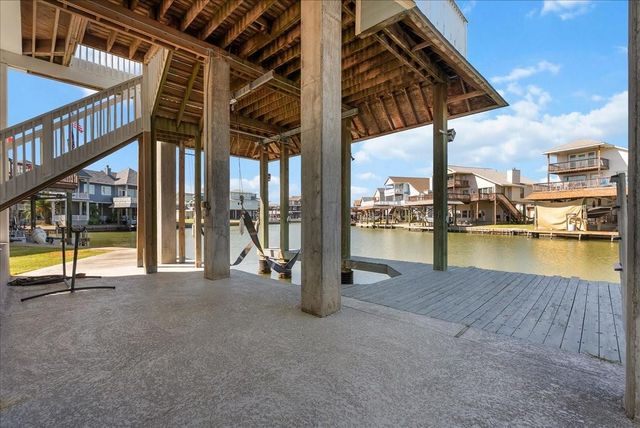 314 Windward Way, Tiki Island, TX 77554