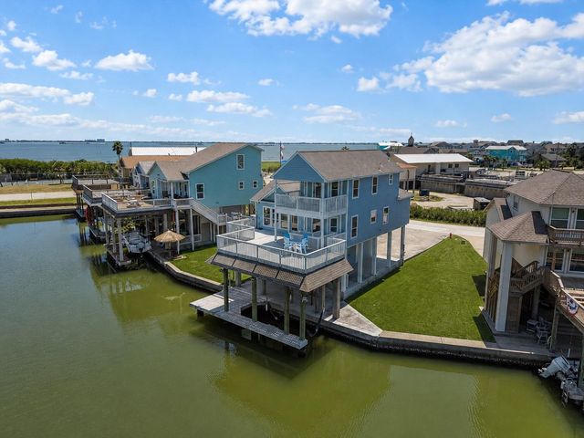 314 Windward Way, Tiki Island, TX 77554