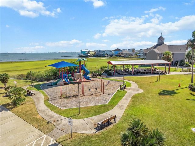 314 Windward Way, Tiki Island, TX 77554
