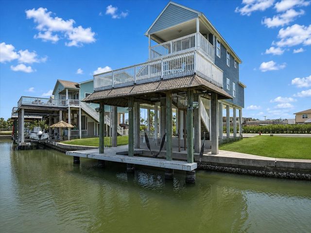 314 Windward Way, Tiki Island, TX 77554