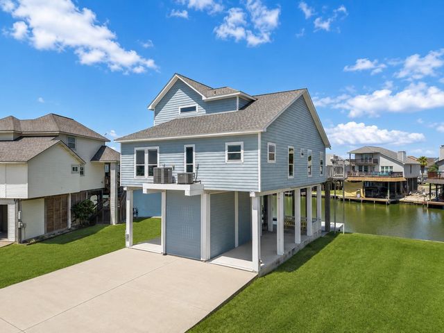 314 Windward Way, Tiki Island, TX 77554