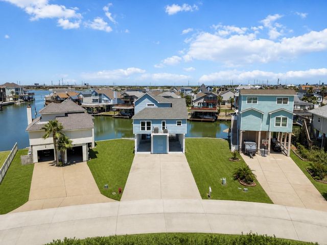 314 Windward Way, Tiki Island, TX 77554