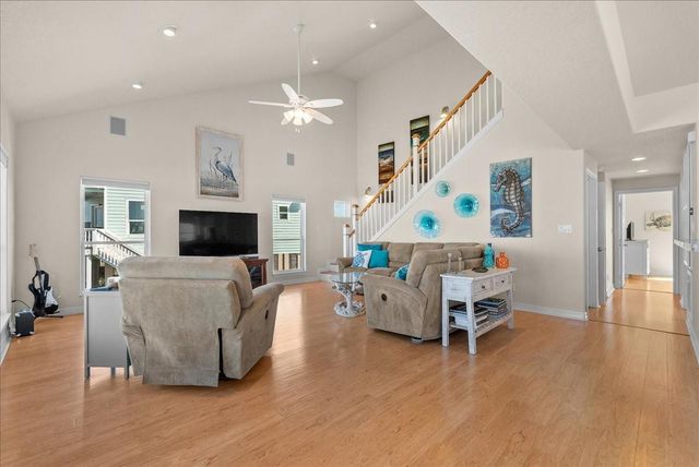 314 Windward Way, Tiki Island, TX 77554