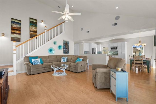 314 Windward Way, Tiki Island, TX 77554