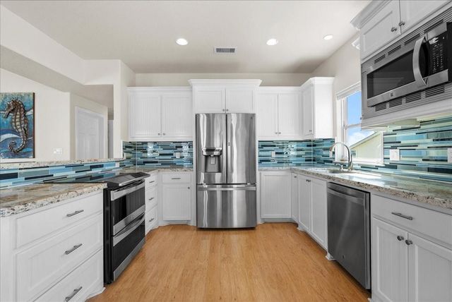 314 Windward Way, Tiki Island, TX 77554