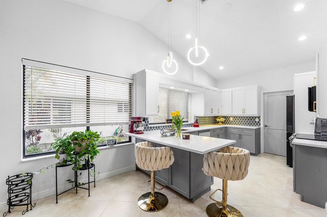 1370 NW 28th Avenue, Delray Beach, FL 33445