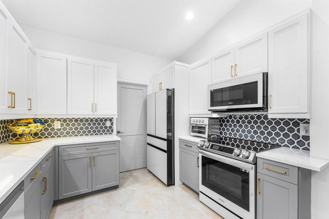 1370 NW 28th Avenue, Delray Beach, FL 33445