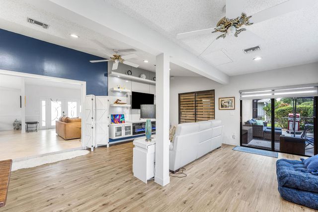 1370 NW 28th Avenue, Delray Beach, FL 33445