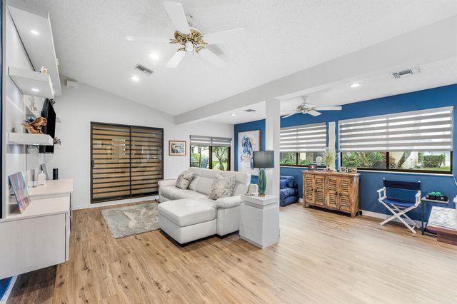 1370 NW 28th Avenue, Delray Beach, FL 33445