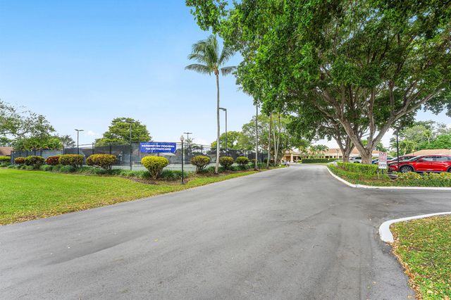 1370 NW 28th Avenue, Delray Beach, FL 33445