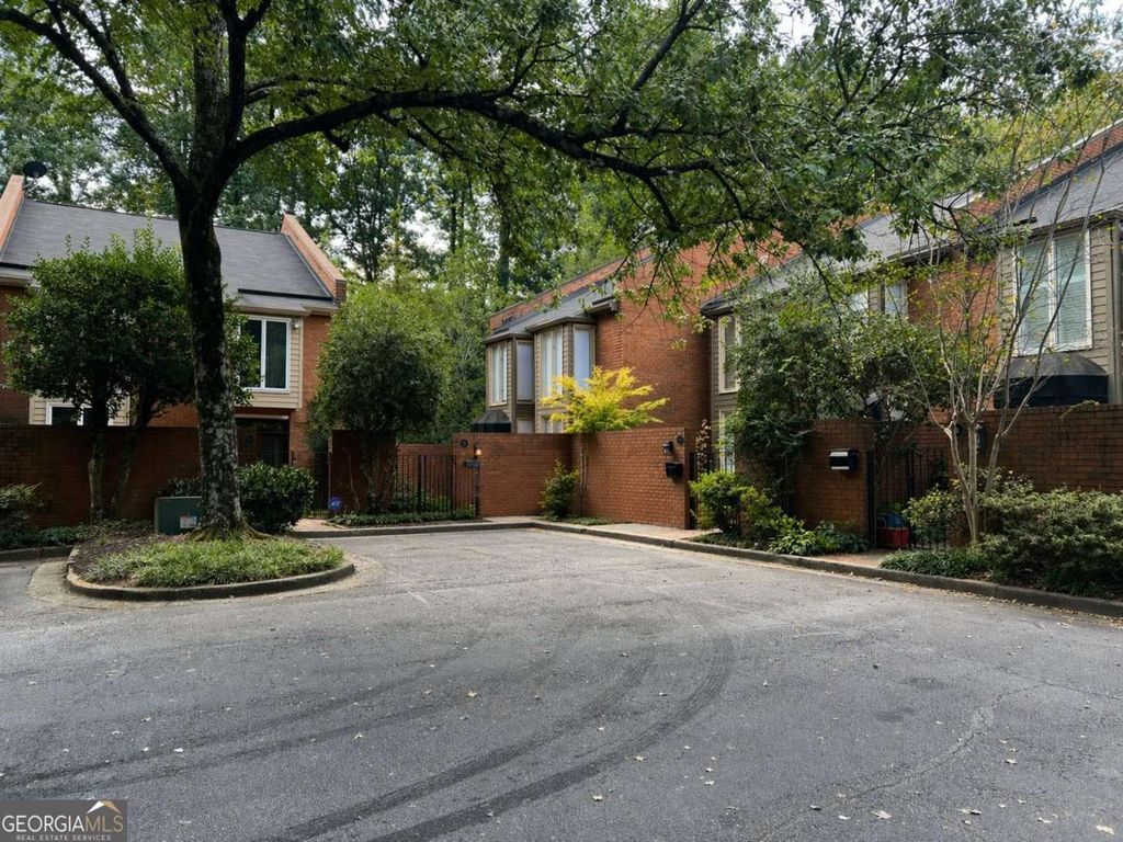 37 Willow Glen NE, Atlanta, GA 30342