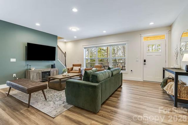 170 Cascade Ridge Road, Fairview, NC 28730