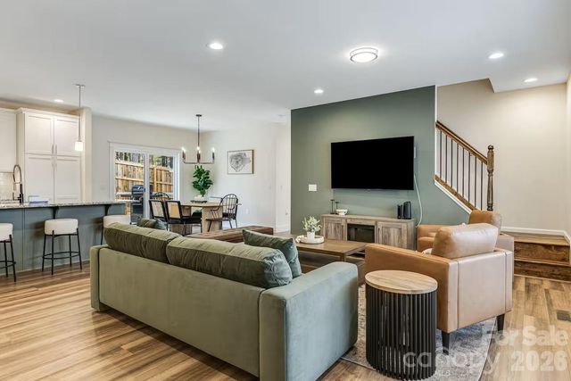 170 Cascade Ridge Road, Fairview, NC 28730