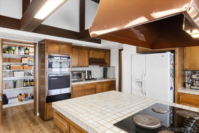 27619 High Vista Dr, Escondido, CA 92026