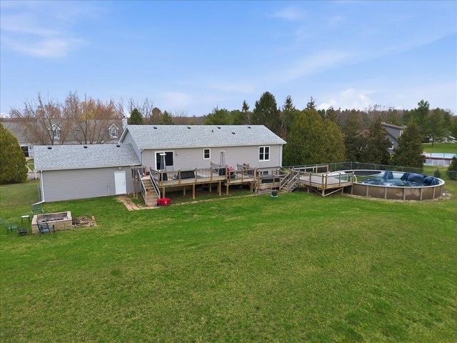 1551 Gilleevan Drive, Valparaiso, IN 46385