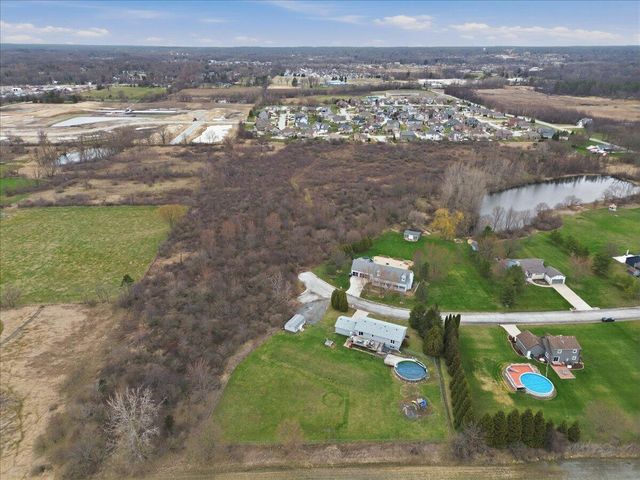 1551 Gilleevan Drive, Valparaiso, IN 46385