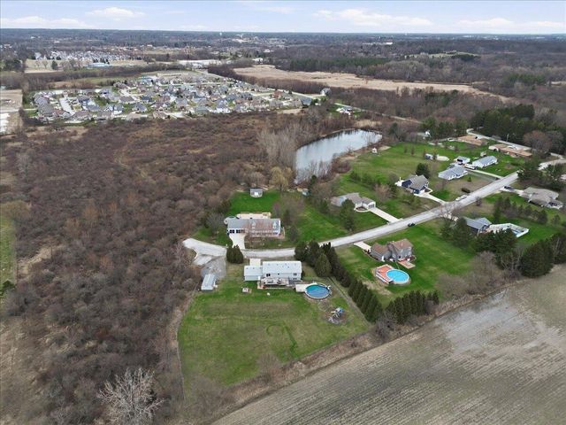 1551 Gilleevan Drive, Valparaiso, IN 46385