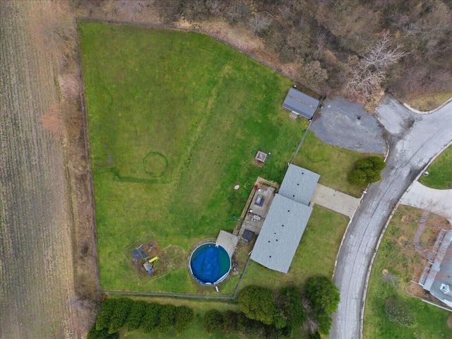 1551 Gilleevan Drive, Valparaiso, IN 46385