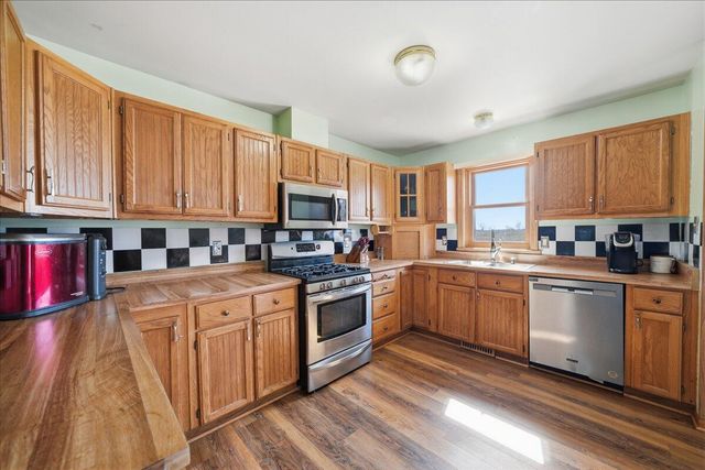 1551 Gilleevan Drive, Valparaiso, IN 46385