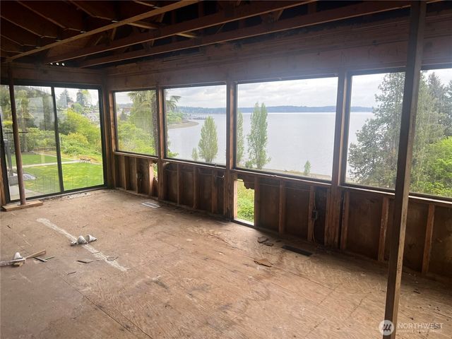 92 Tatoosh Place, Steilacoom, WA 98388