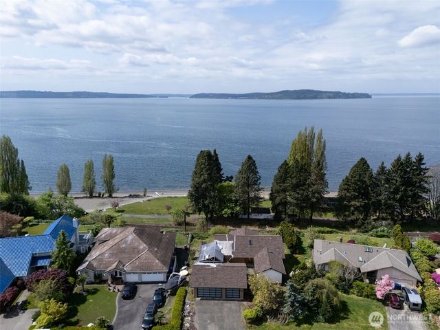 92 Tatoosh Place, Steilacoom, WA 98388