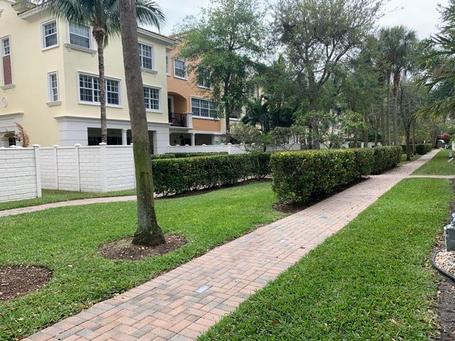 5620 NE Trieste Terrace, Boca Raton, FL 33487