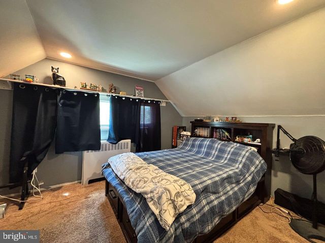18 PLUMTREE RD, Levittown, PA 19056
