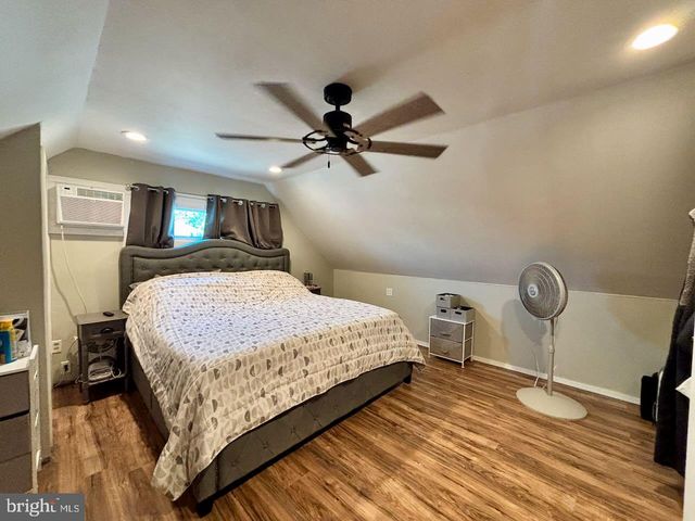 18 PLUMTREE RD, Levittown, PA 19056
