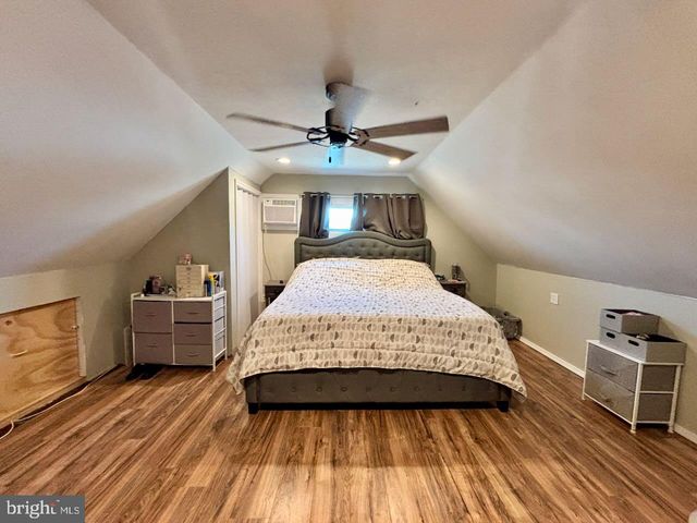 18 PLUMTREE RD, Levittown, PA 19056