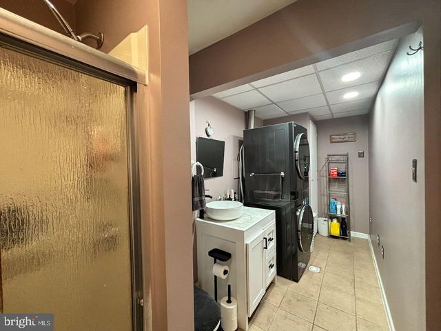 18 PLUMTREE RD, Levittown, PA 19056