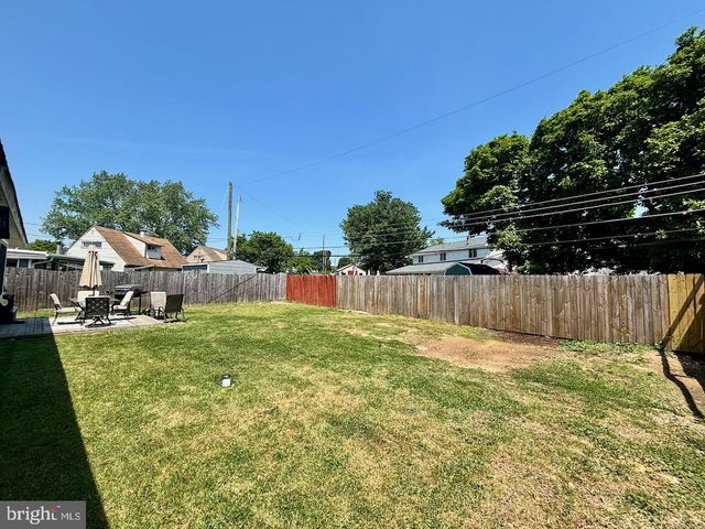 18 PLUMTREE RD, Levittown, PA 19056