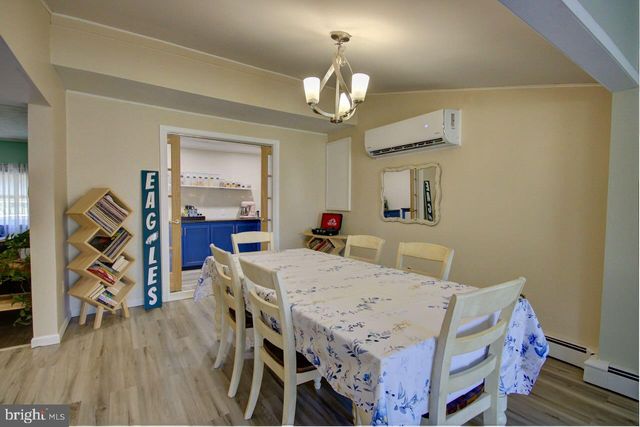 18 PLUMTREE RD, Levittown, PA 19056