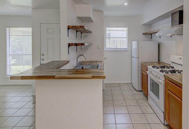 805 Sirocco DR B, Austin, TX 78745