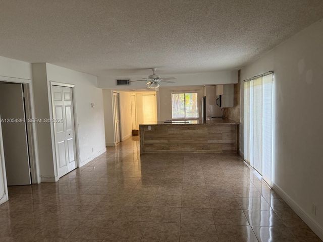 178 Lakeview Dr 101, Weston, FL 33326